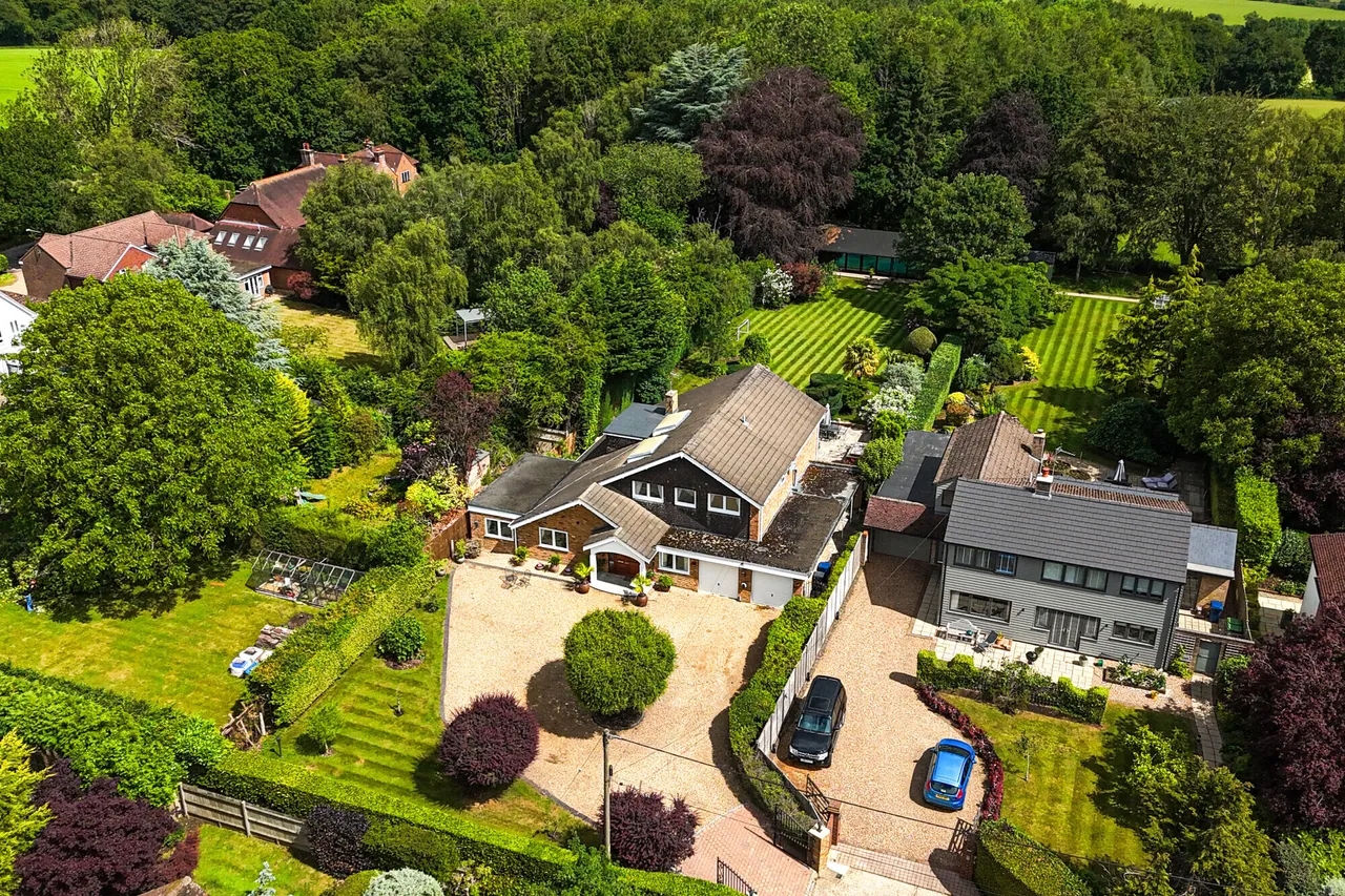 5 bed house for sale — Broomfield Close, Great Missenden, HP16
