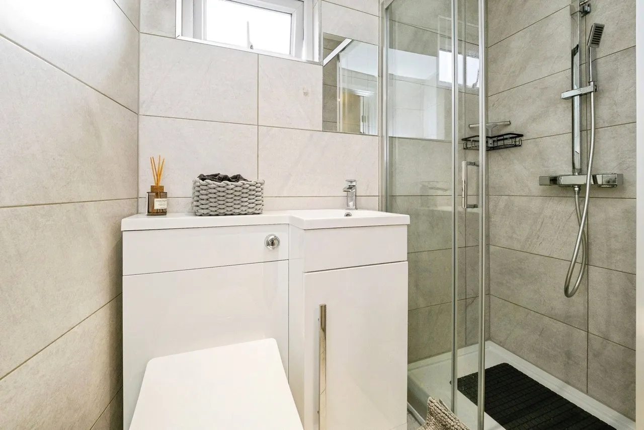 Brocket Way, Chigwell, IG7, photo 16