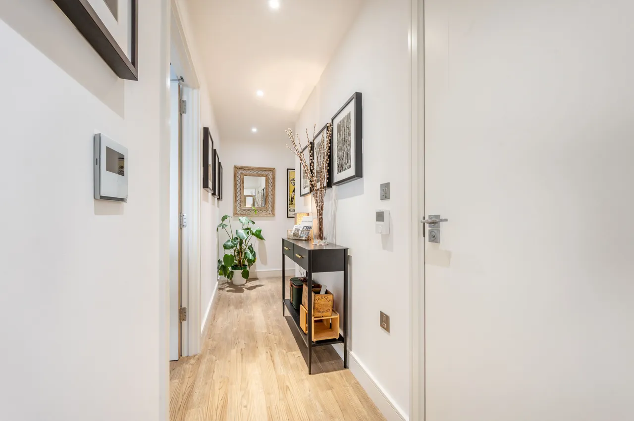 Flat 31, Brent House, Nine Elms Point, 50 Wandsworth Road, London, photo 4
