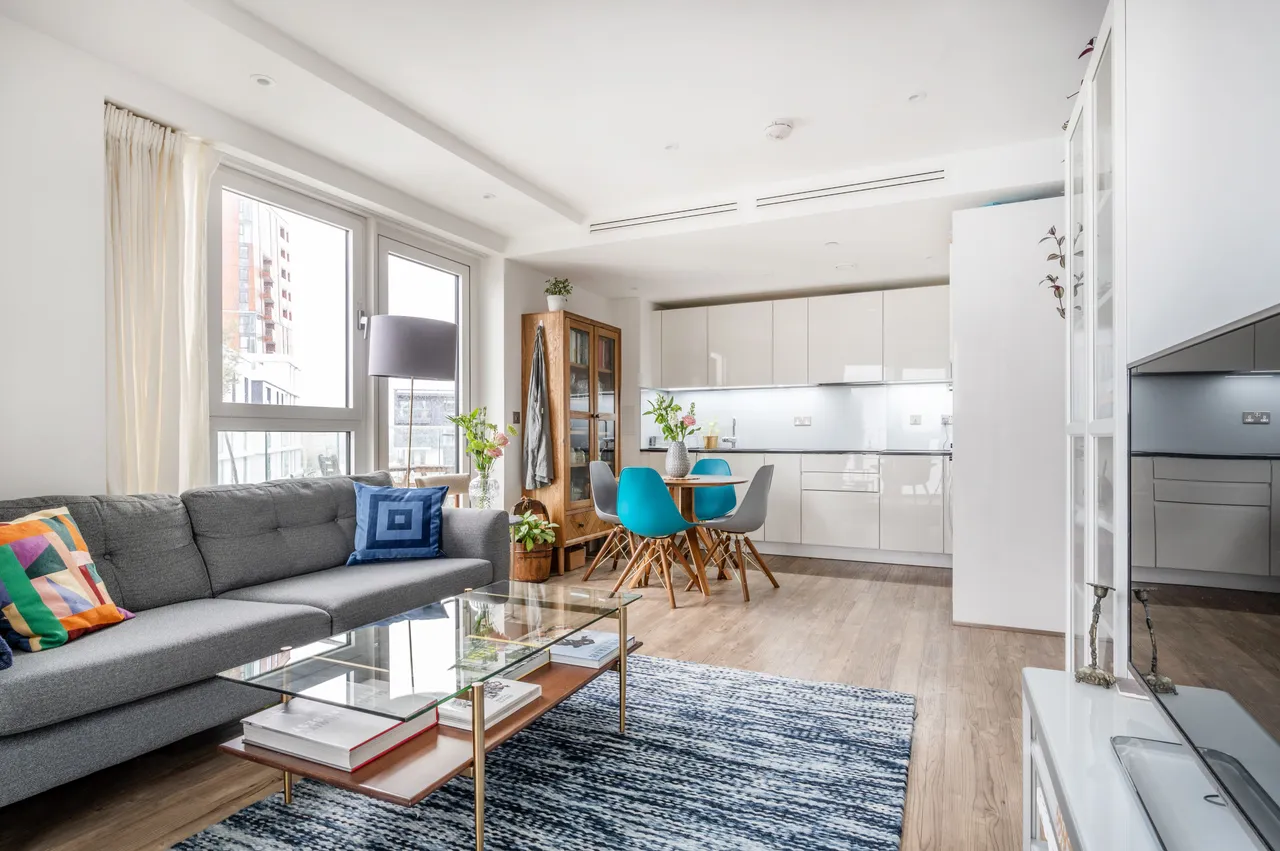 1 bed flat to rent — Flat 31, Brent House, Nine Elms Point, 50 Wandsworth Road, London