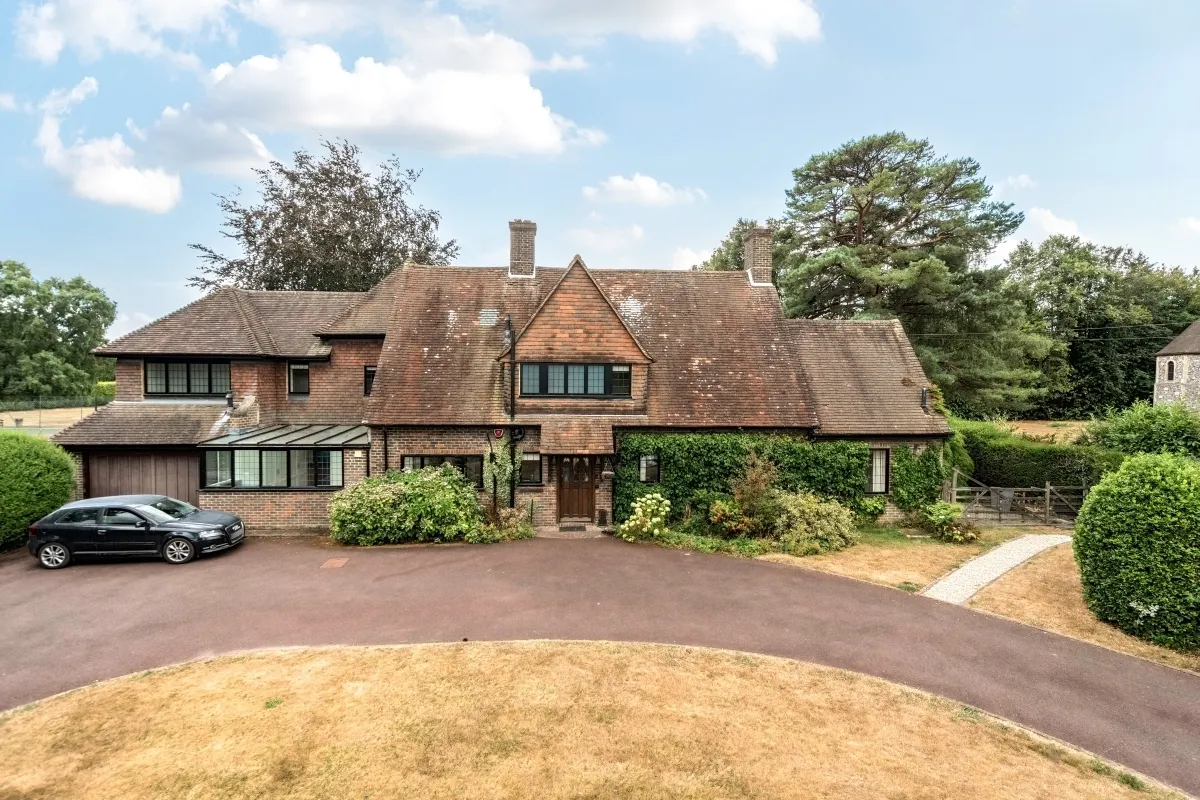 5 bed house to rent — Croft Road Woldingham CR3