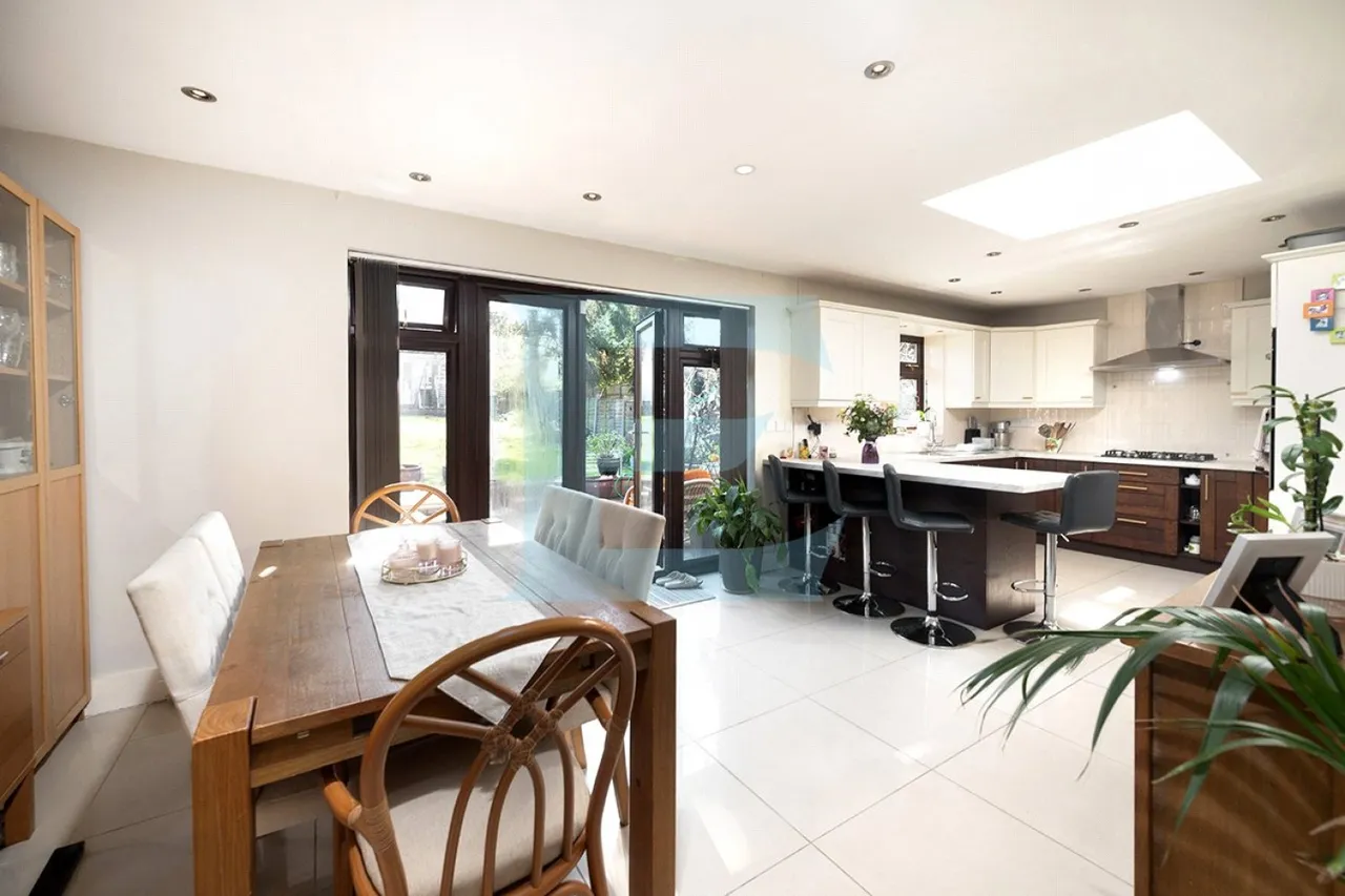 Laurel Gardens, Mill Hill, NW7, photo 5