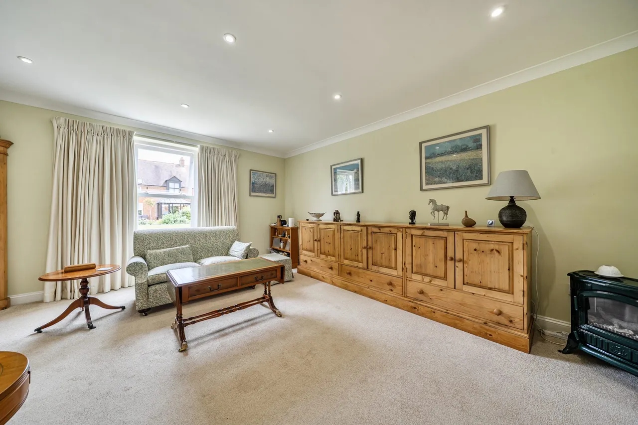 Seymour Place, Odiham, Hook, RG29 1AY, photo 3