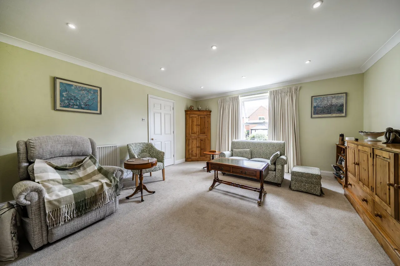 Seymour Place, Odiham, Hook, RG29 1AY, photo 6