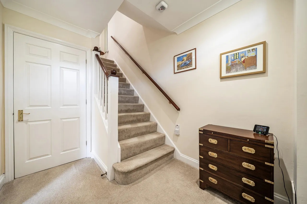 Seymour Place, Odiham, Hook, RG29 1AY, photo 11