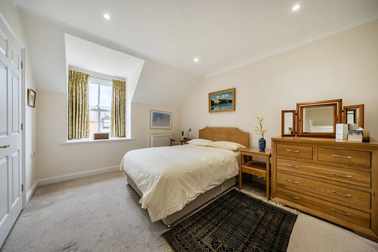 Seymour Place, Odiham, Hook, RG29 1AY, photo 4