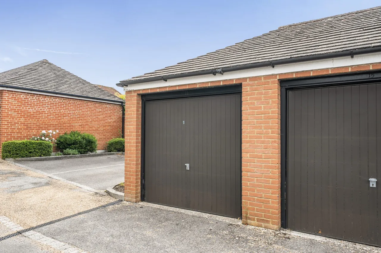 Seymour Place, Odiham, Hook, RG29 1AY, photo 20