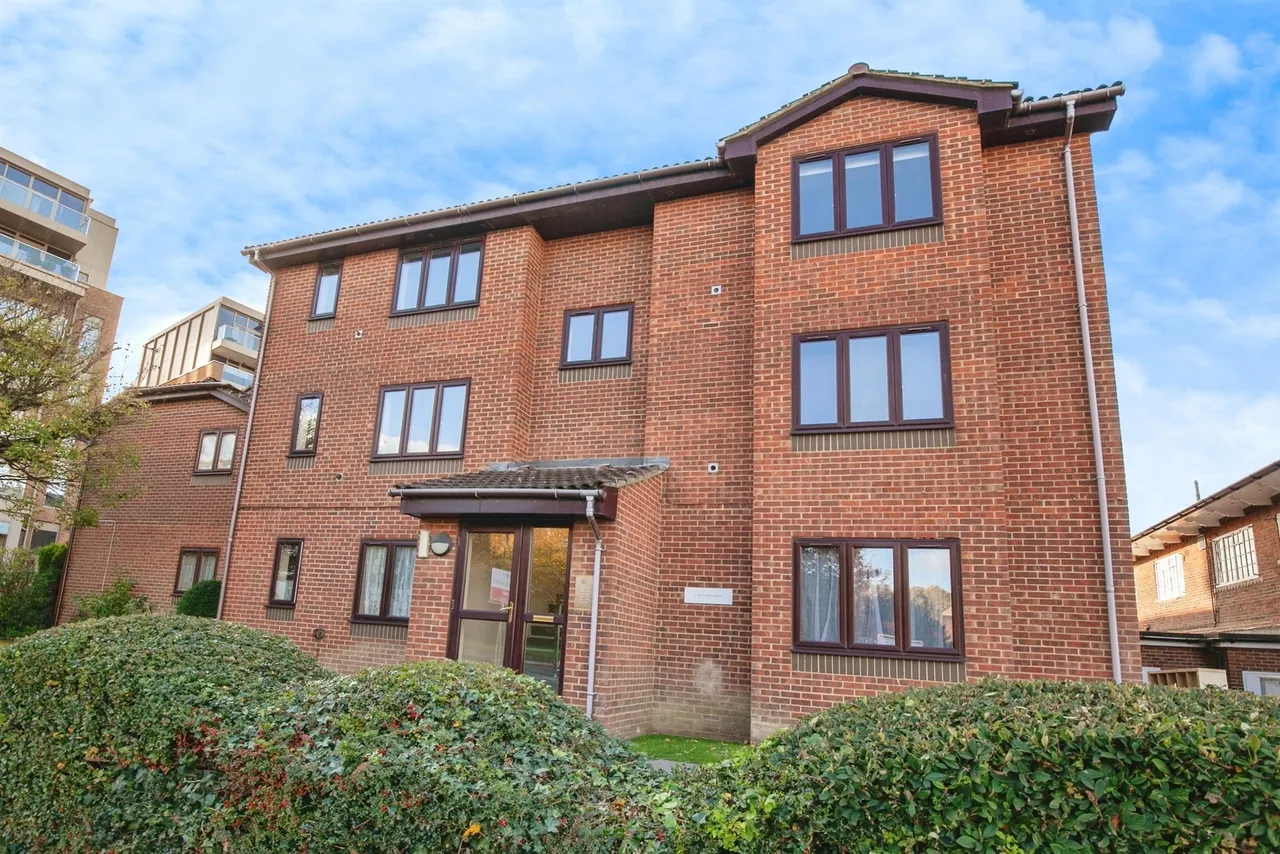 1 bed flat for sale — Perrymount Road, Haywards Heath
