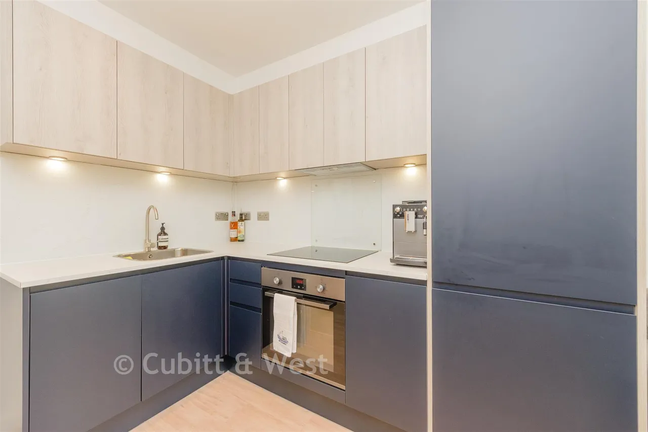 Brighton Road, Redhill, RH1, photo 4