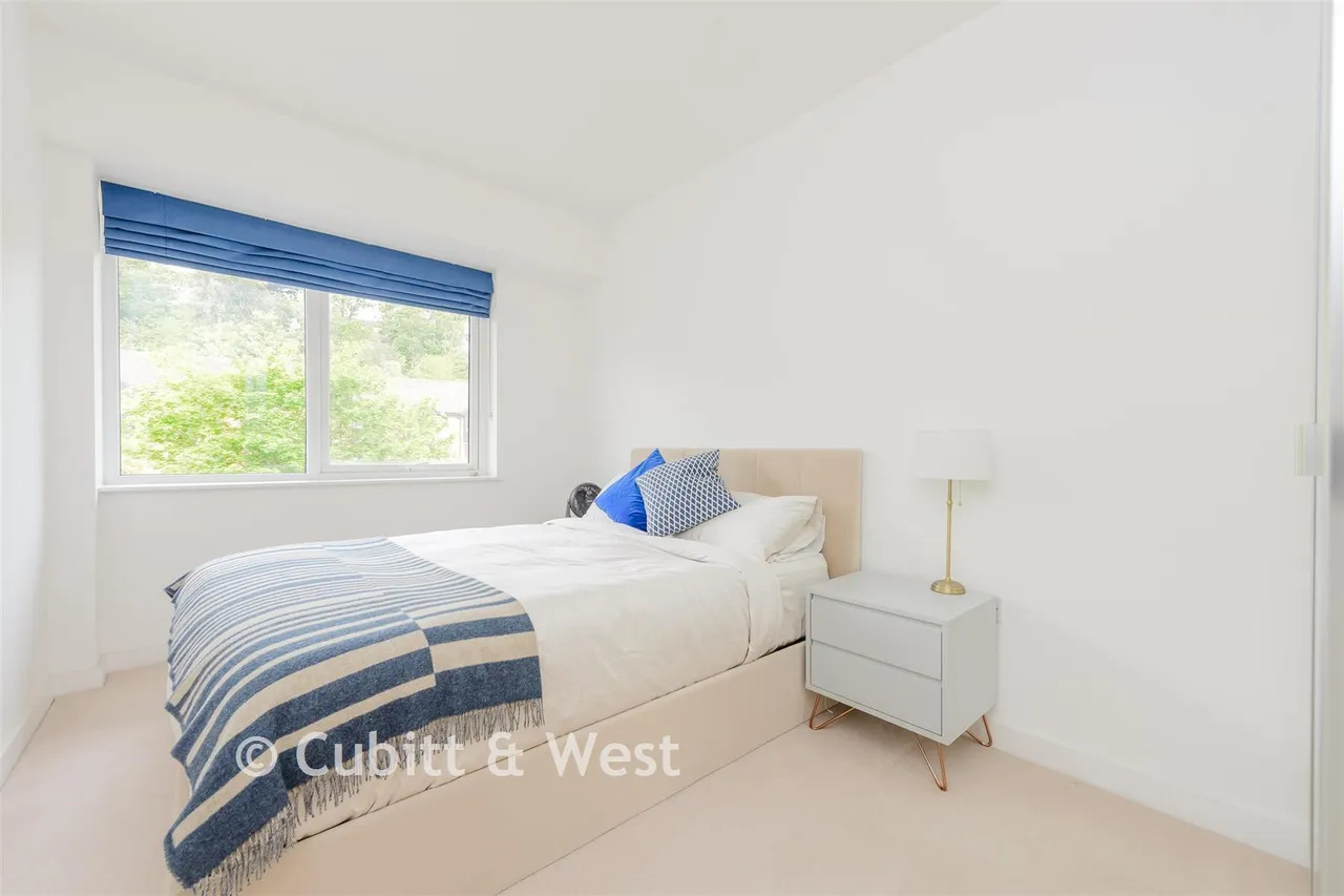 Brighton Road, Redhill, RH1, photo 5