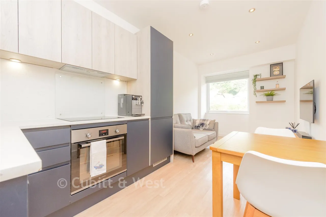 Brighton Road, Redhill, RH1, photo 2
