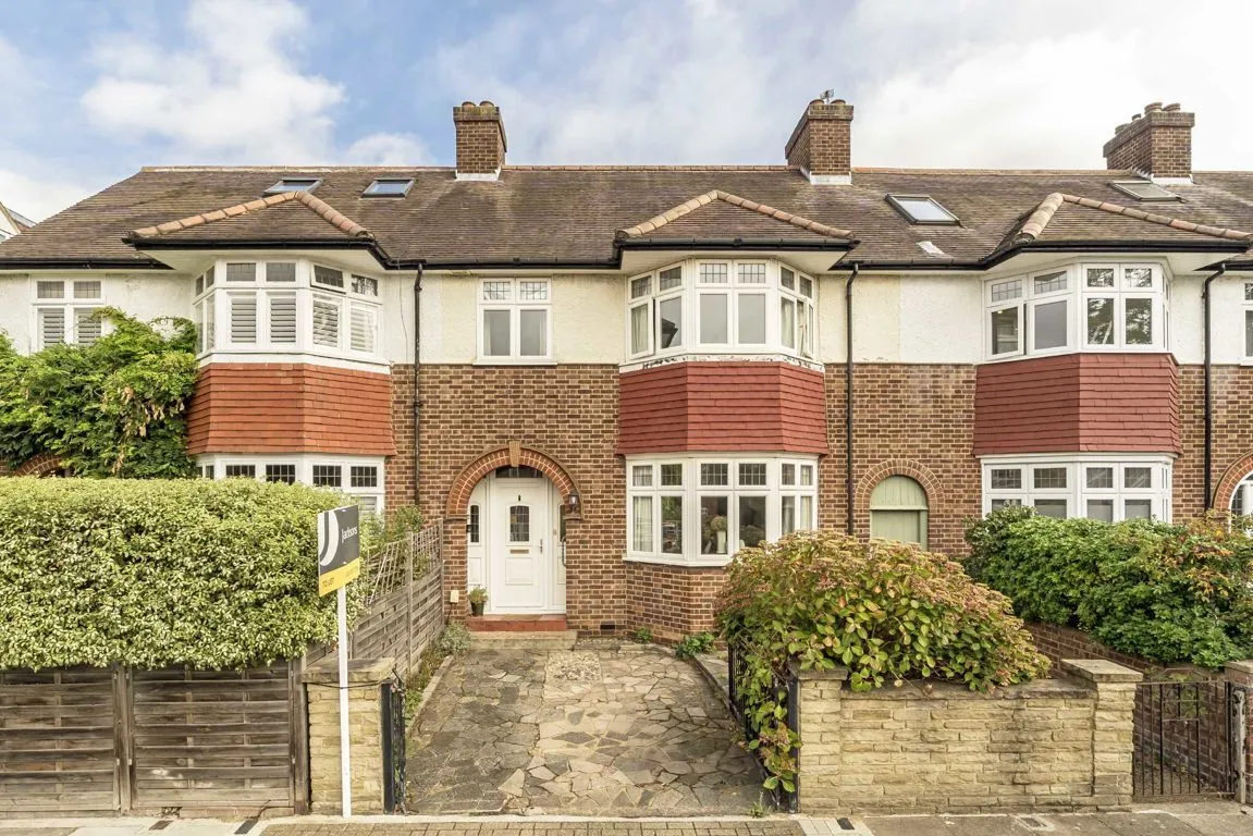 3 bed house to rent, Tilehurst Road, SW18