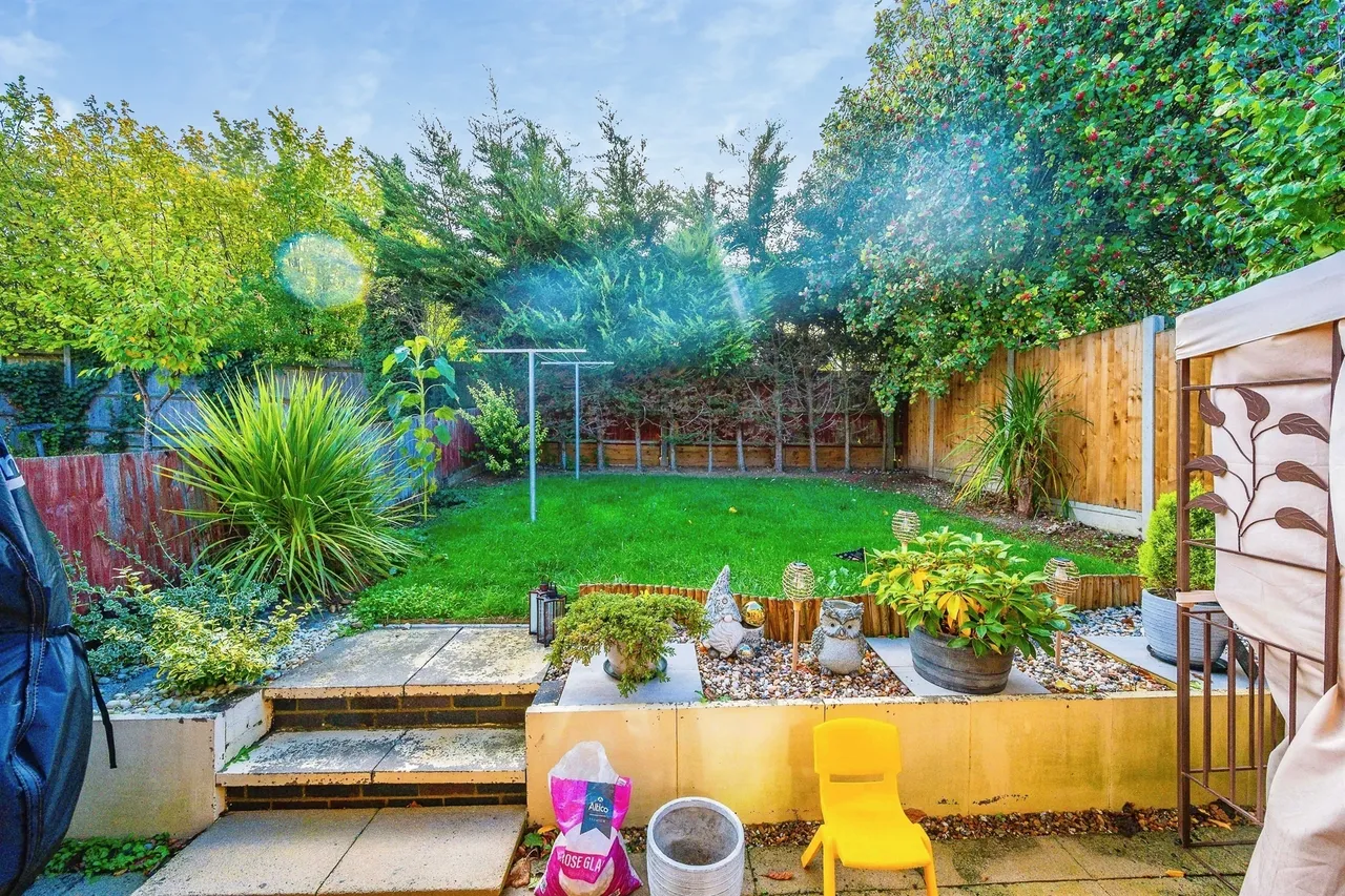 Lambourn Drive, Luton, LU2, photo 2