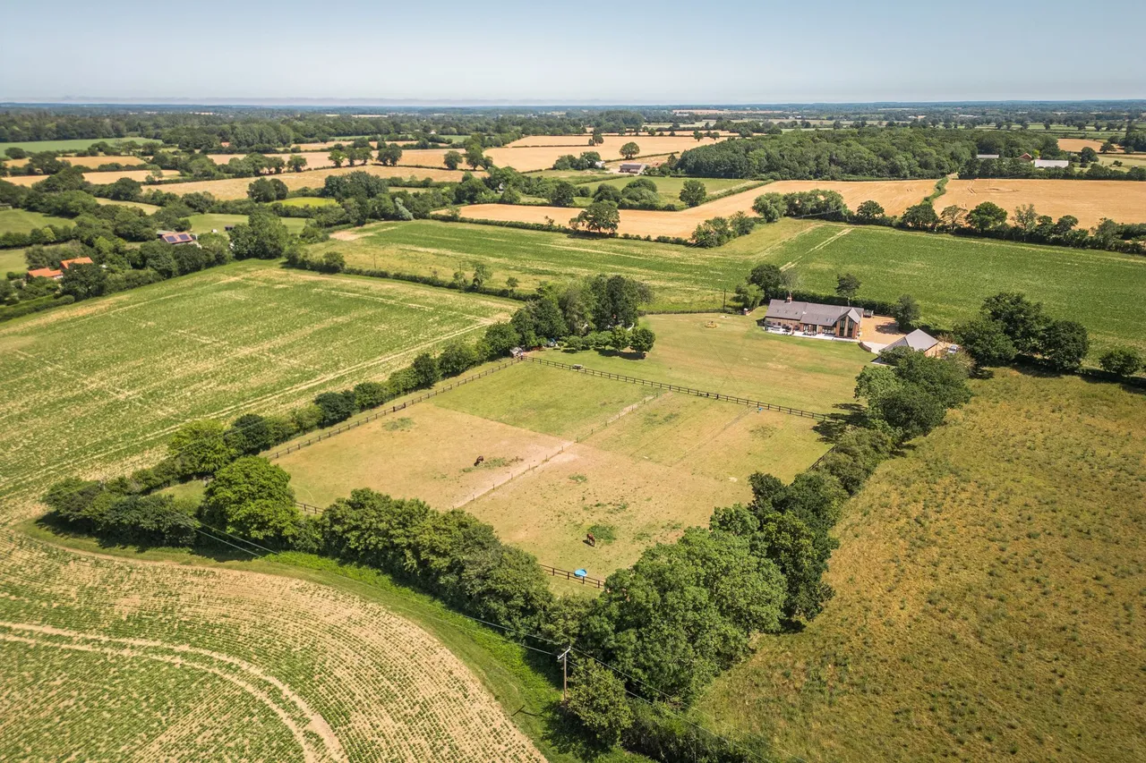 Beautiful Barn Conversion in Stibbard, photo 6