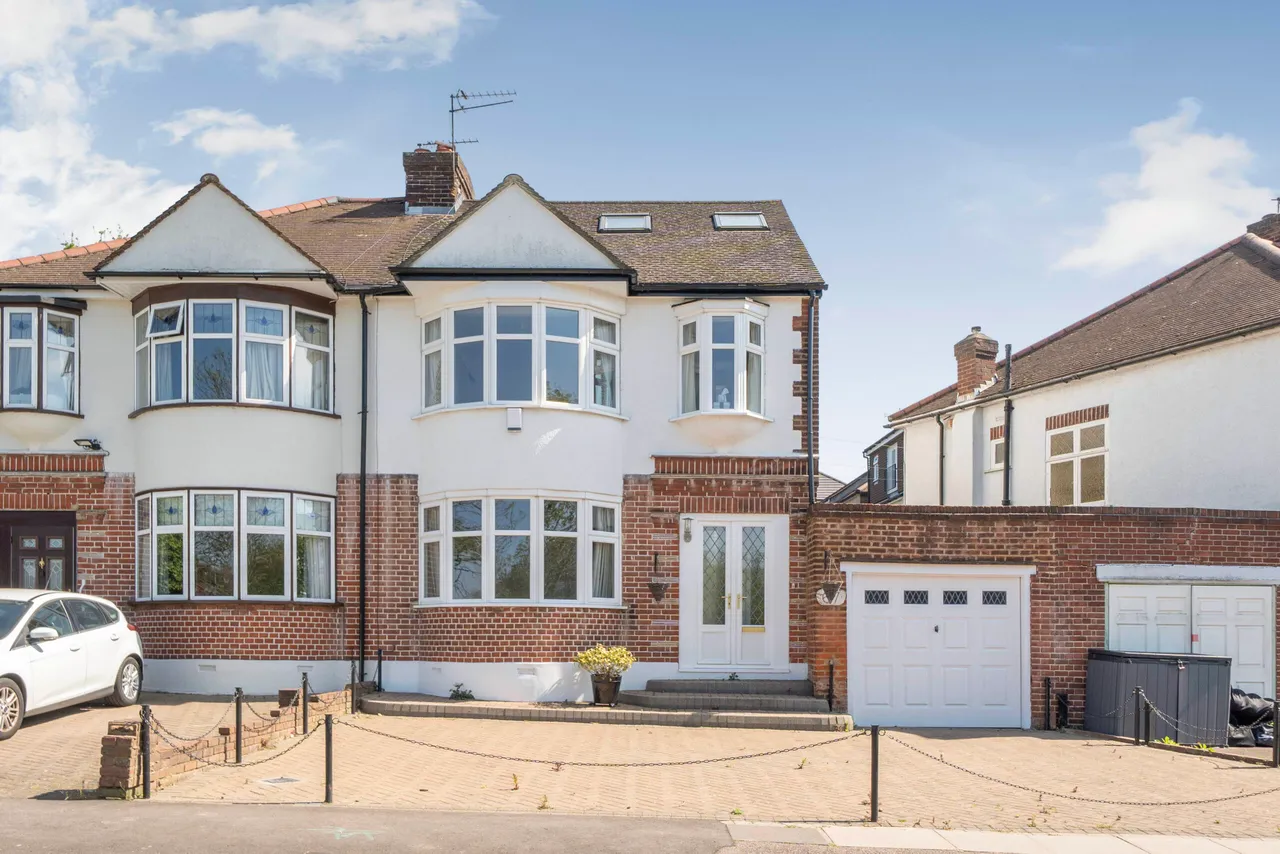 4 bed house for sale — East Walk, East Barnet, Barnet, Greater London, EN4 8JT