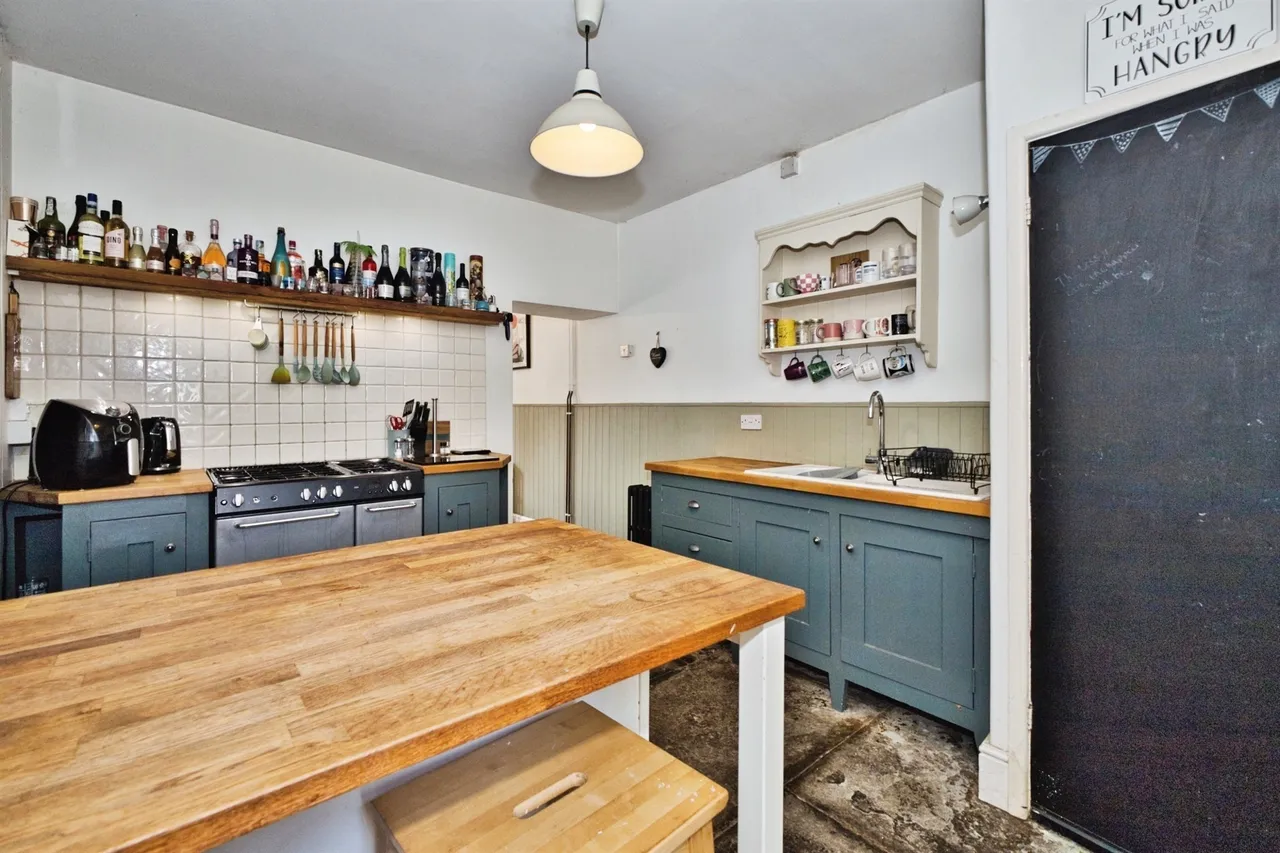 St. James Street, South Petherton, TA13, photo 5