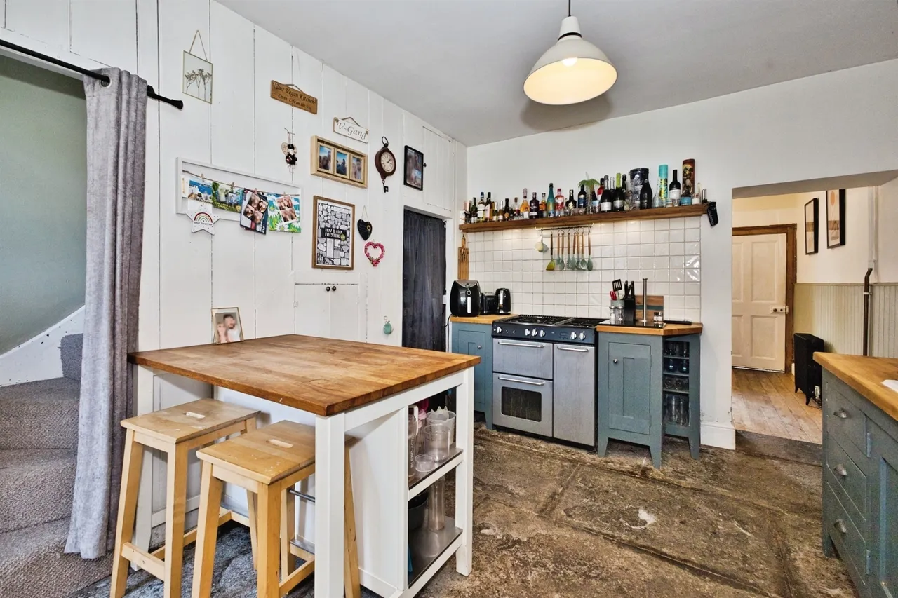 St. James Street, South Petherton, TA13, photo 4