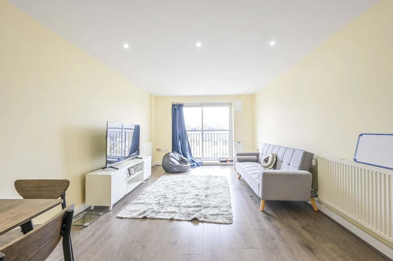 2 bed flat for sale, London, E14