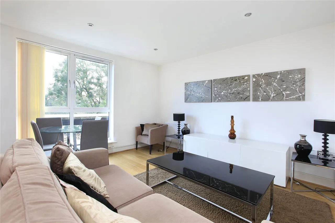 1 bed flat for sale, Eltringham Street, London, SW18