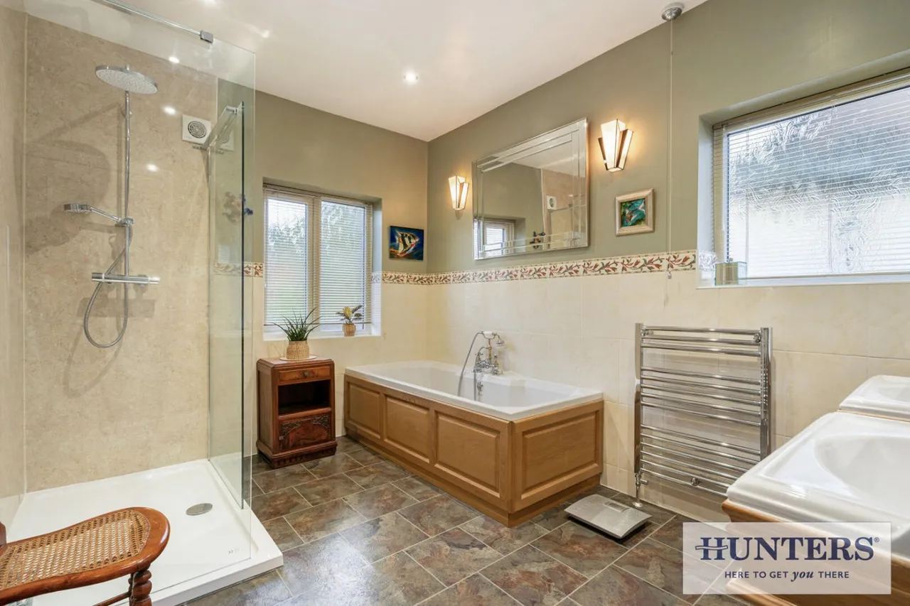 Emmott Drive, Rawdon, LS19, photo 17