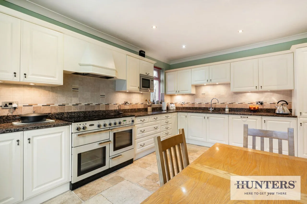 Emmott Drive, Rawdon, LS19, photo 6