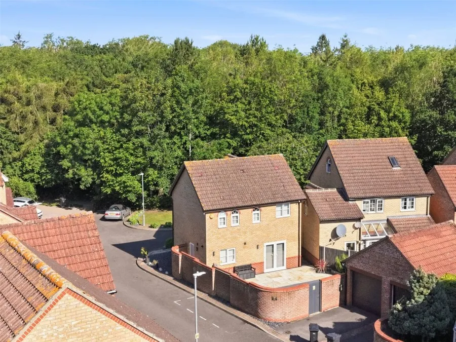 House Under Offer with 3 bedrooms in Church Langley, Harlow, CM17, photo 3