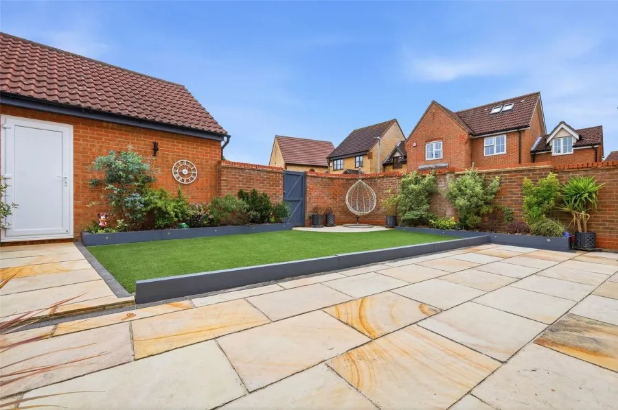 House Under Offer with 3 bedrooms in Church Langley, Harlow, CM17, photo 16