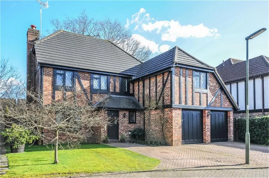 5 bed house to rent, Hedingham Close, Horley, RH6