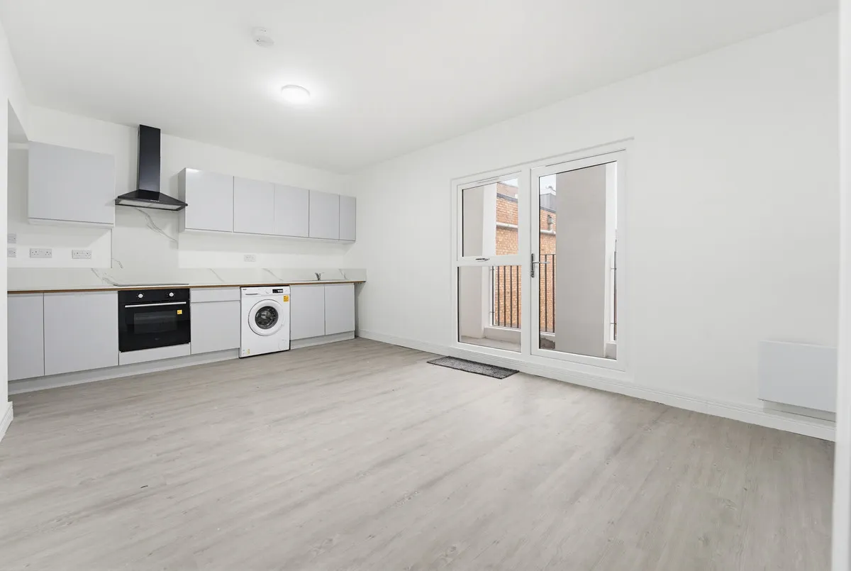 Queensway, Enfield, EN3, photo 2