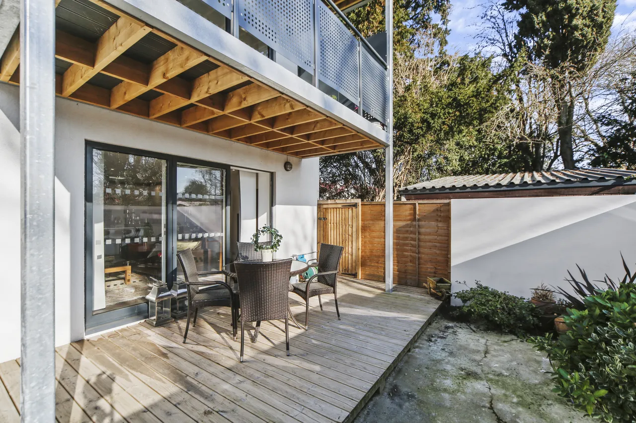 London Street, Chertsey, KT16, photo 4