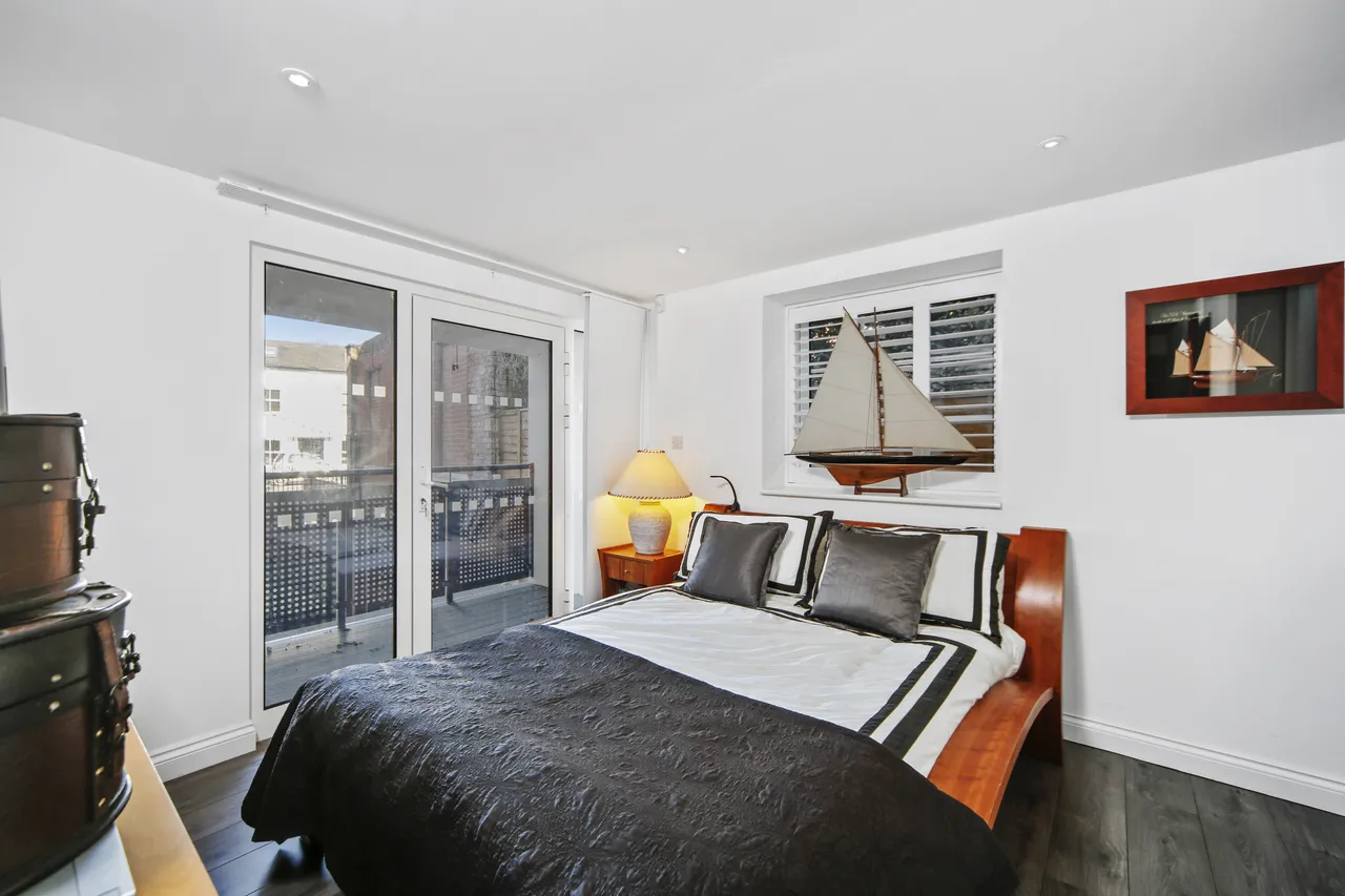 London Street, Chertsey, KT16, photo 5