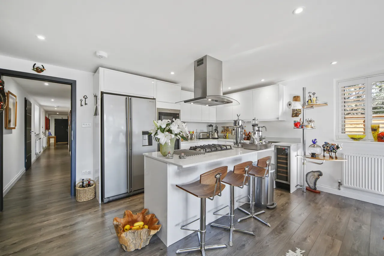 London Street, Chertsey, KT16, photo 3