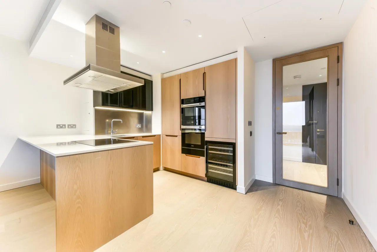 Nine Elms Lane, London, SW8, photo 7