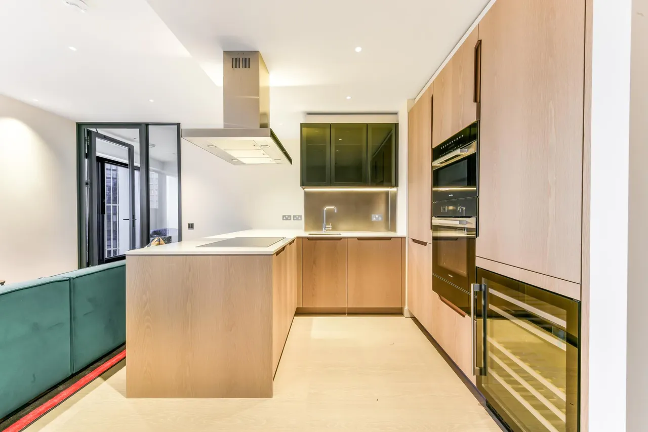 Nine Elms Lane, London, SW8, photo 6