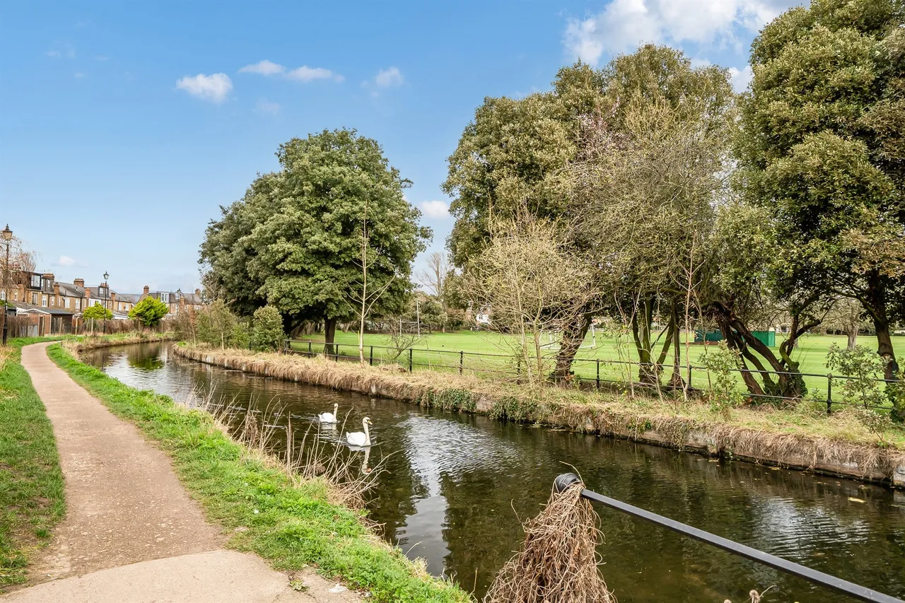 Parsonage Gardens, Enfield, EN2, photo 12