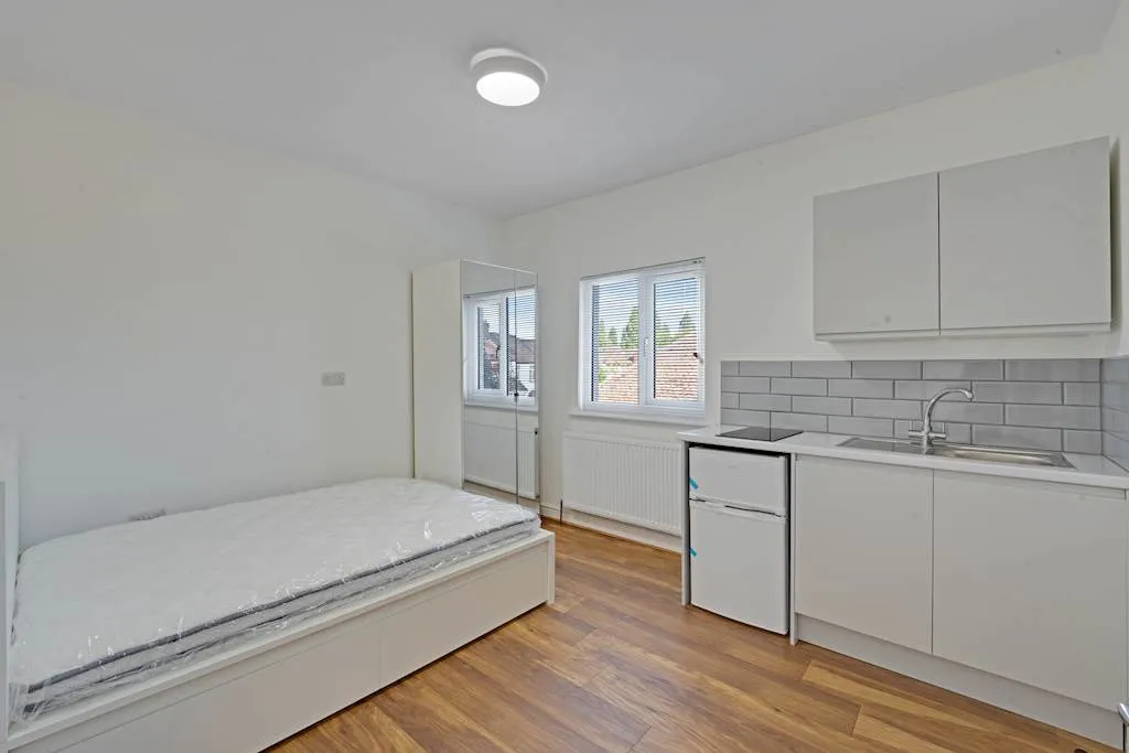 flat to rent, The Grove, Greenford, UB6