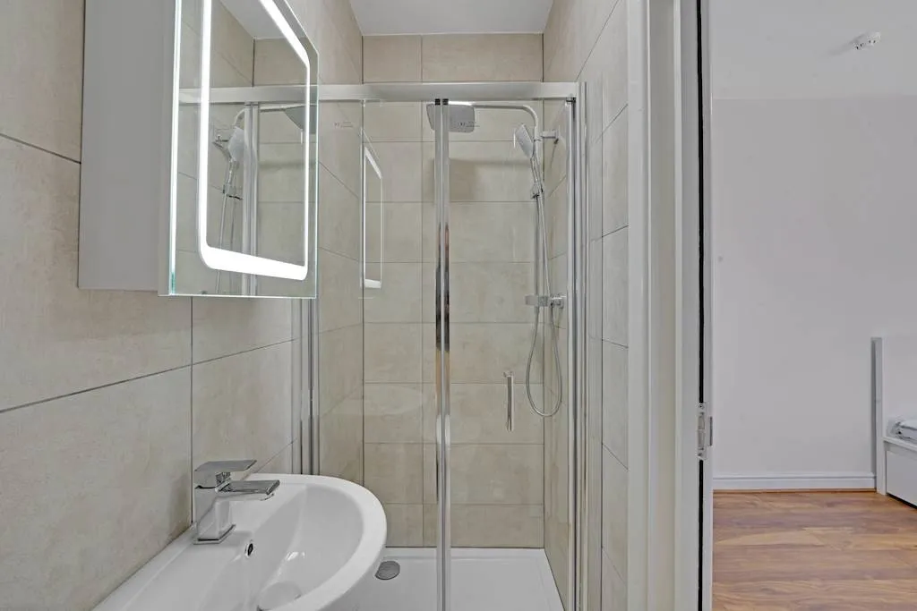 The Grove, Greenford, UB6, photo 4