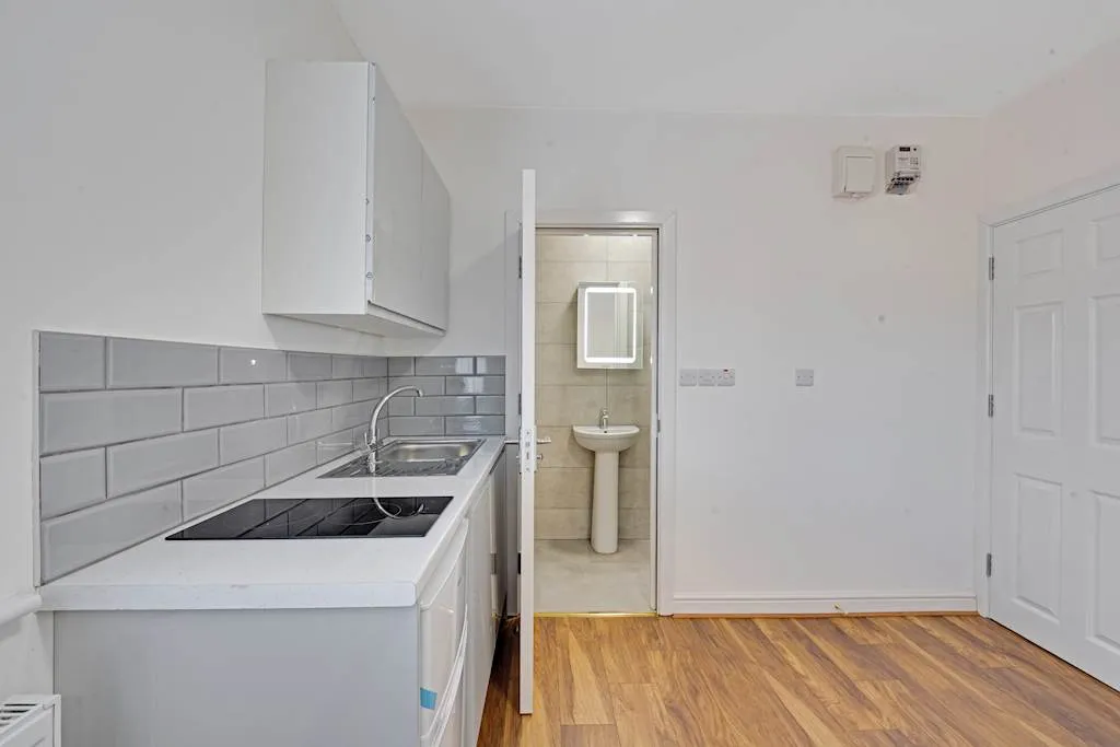 The Grove, Greenford, UB6, photo 3