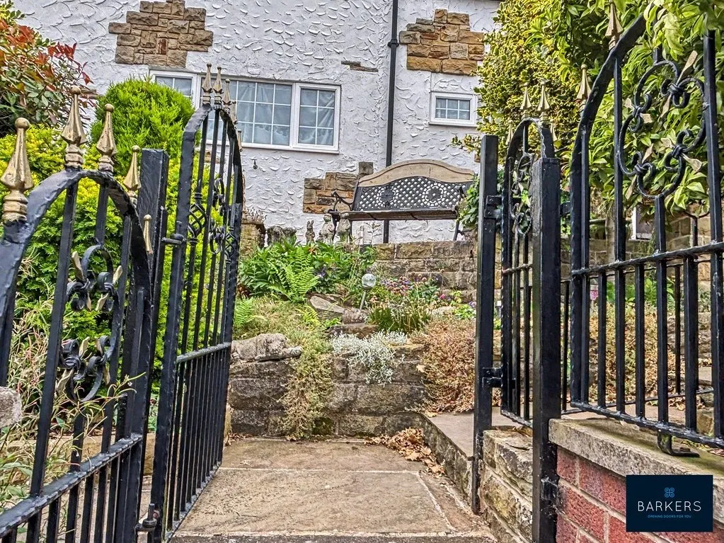 Woodhall Drive, Batley WF17 7SW, photo 16
