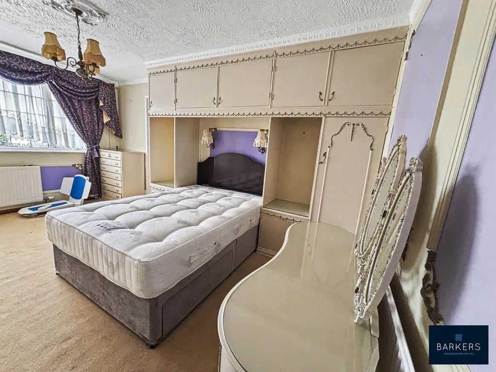 Woodhall Drive, Batley WF17 7SW, photo 11