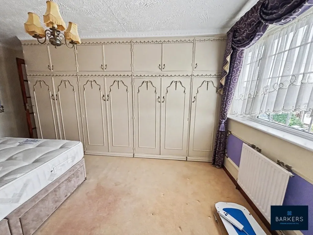 Woodhall Drive, Batley WF17 7SW, photo 13