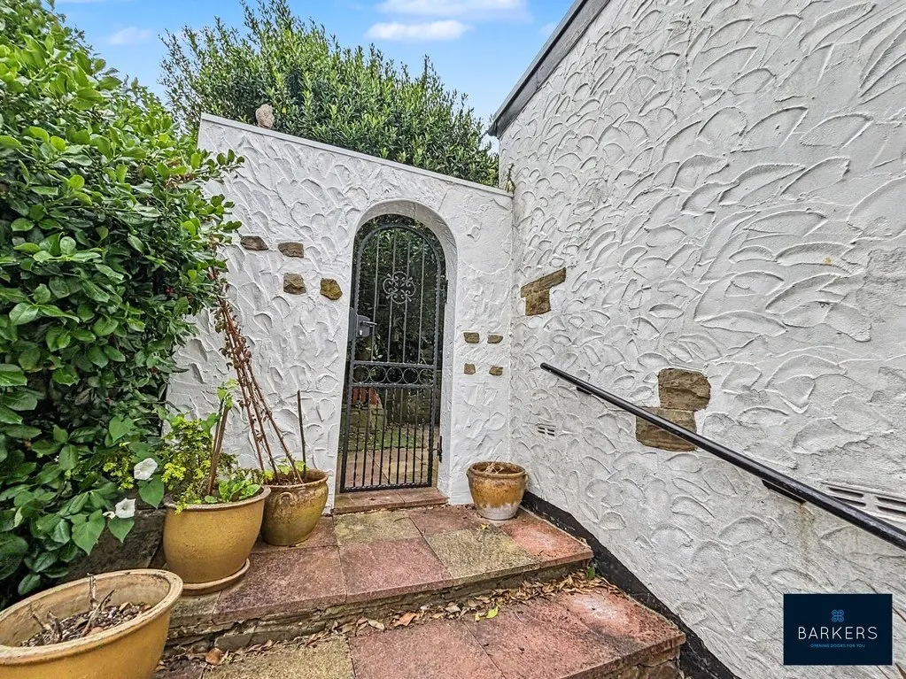 Woodhall Drive, Batley WF17 7SW, photo 20
