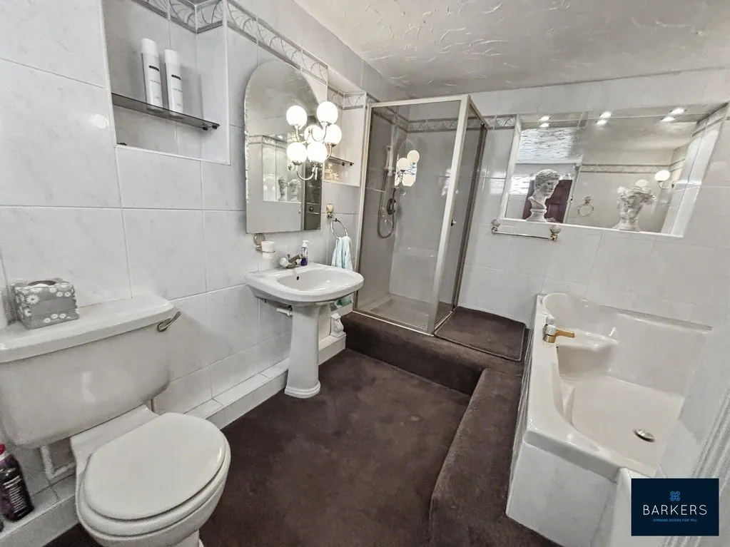 Woodhall Drive, Batley WF17 7SW, photo 5