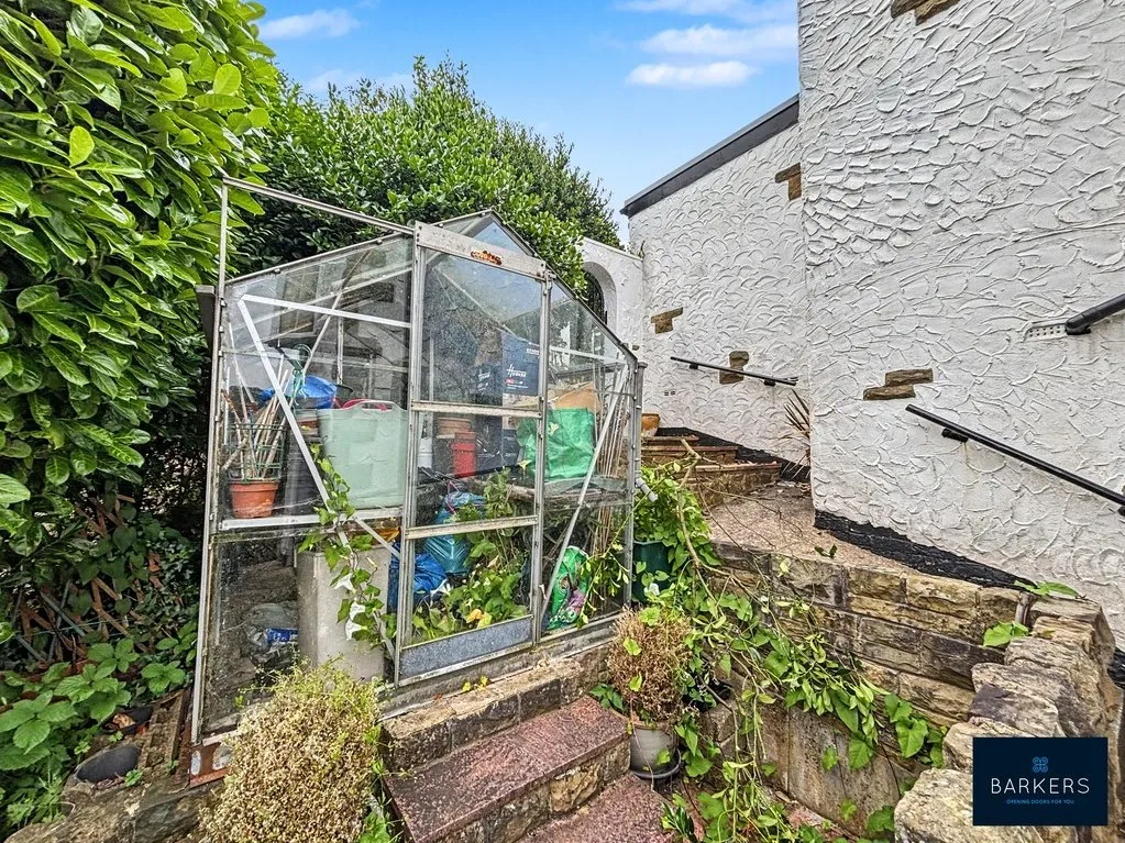Woodhall Drive, Batley WF17 7SW, photo 19