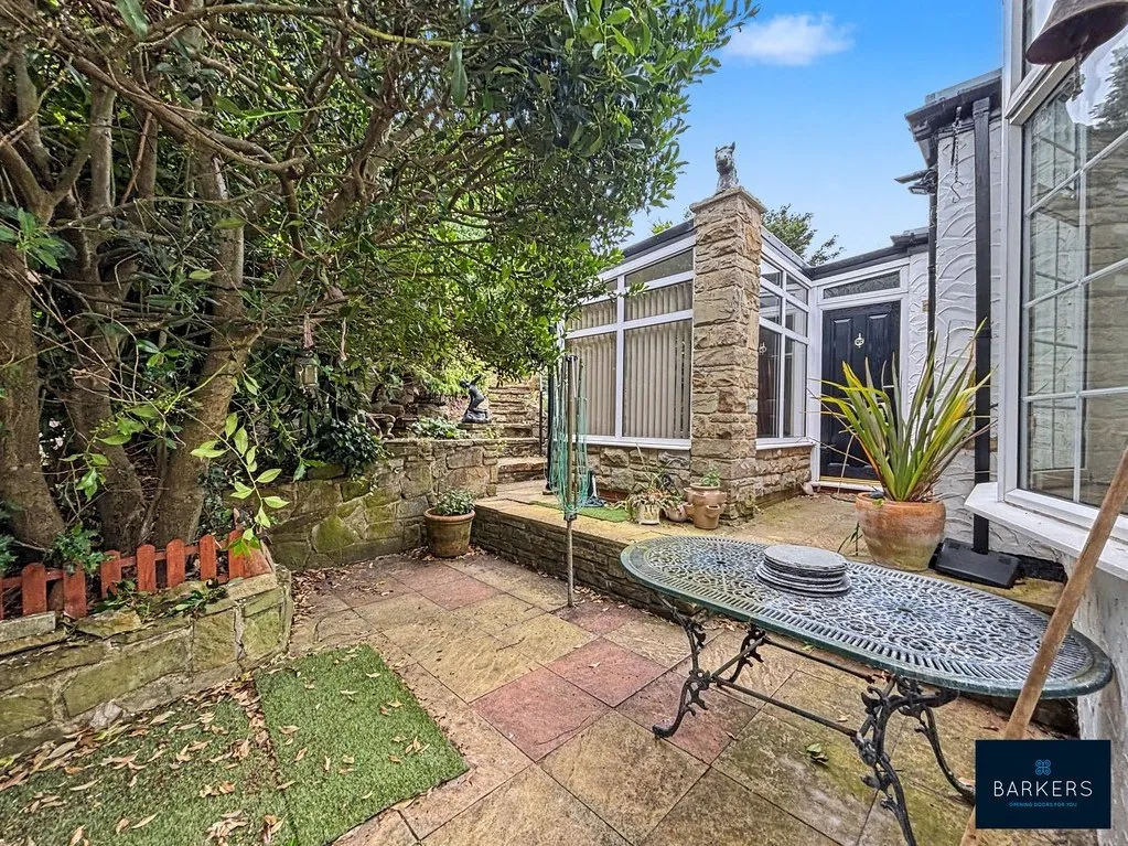 Woodhall Drive, Batley WF17 7SW, photo 21