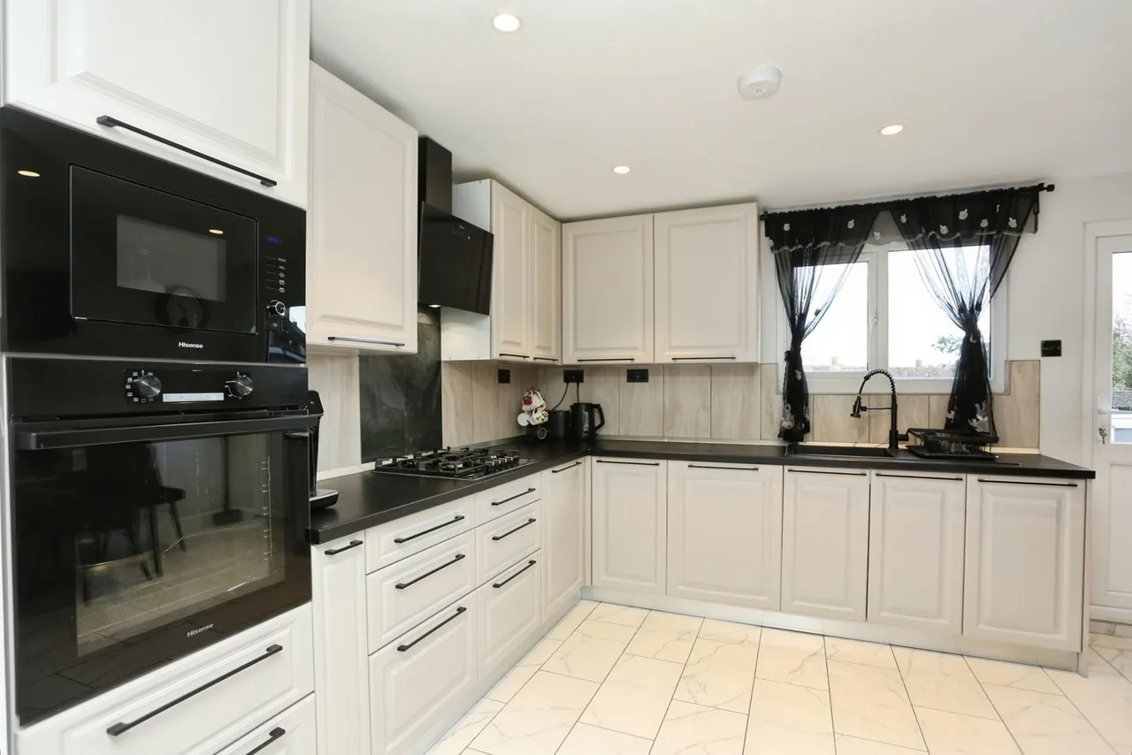 Dunley Drive, New Addington, Surrey, CR0, photo 3