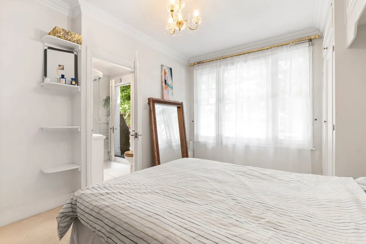 Wandsworth Bridge Road, London, SW6, photo 12