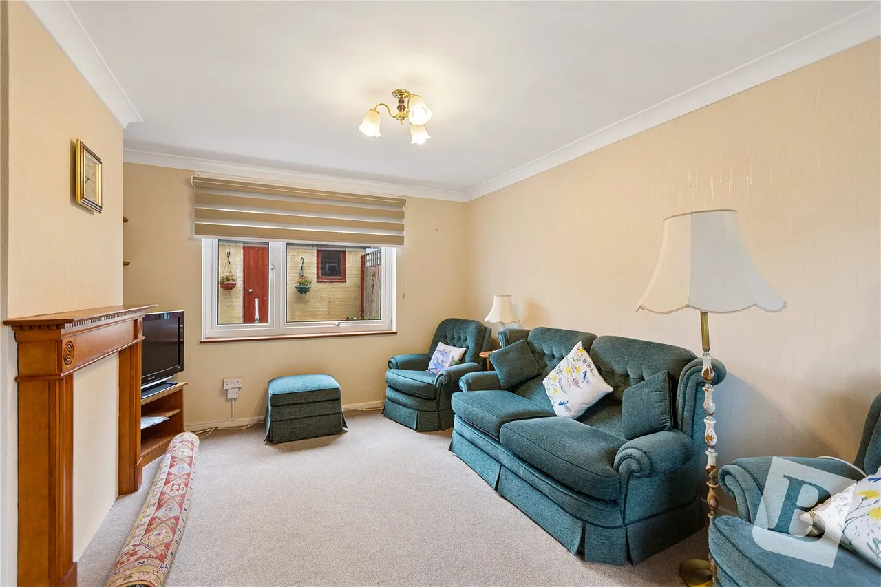 Long Lynderswood, Basildon, SS15, photo 2