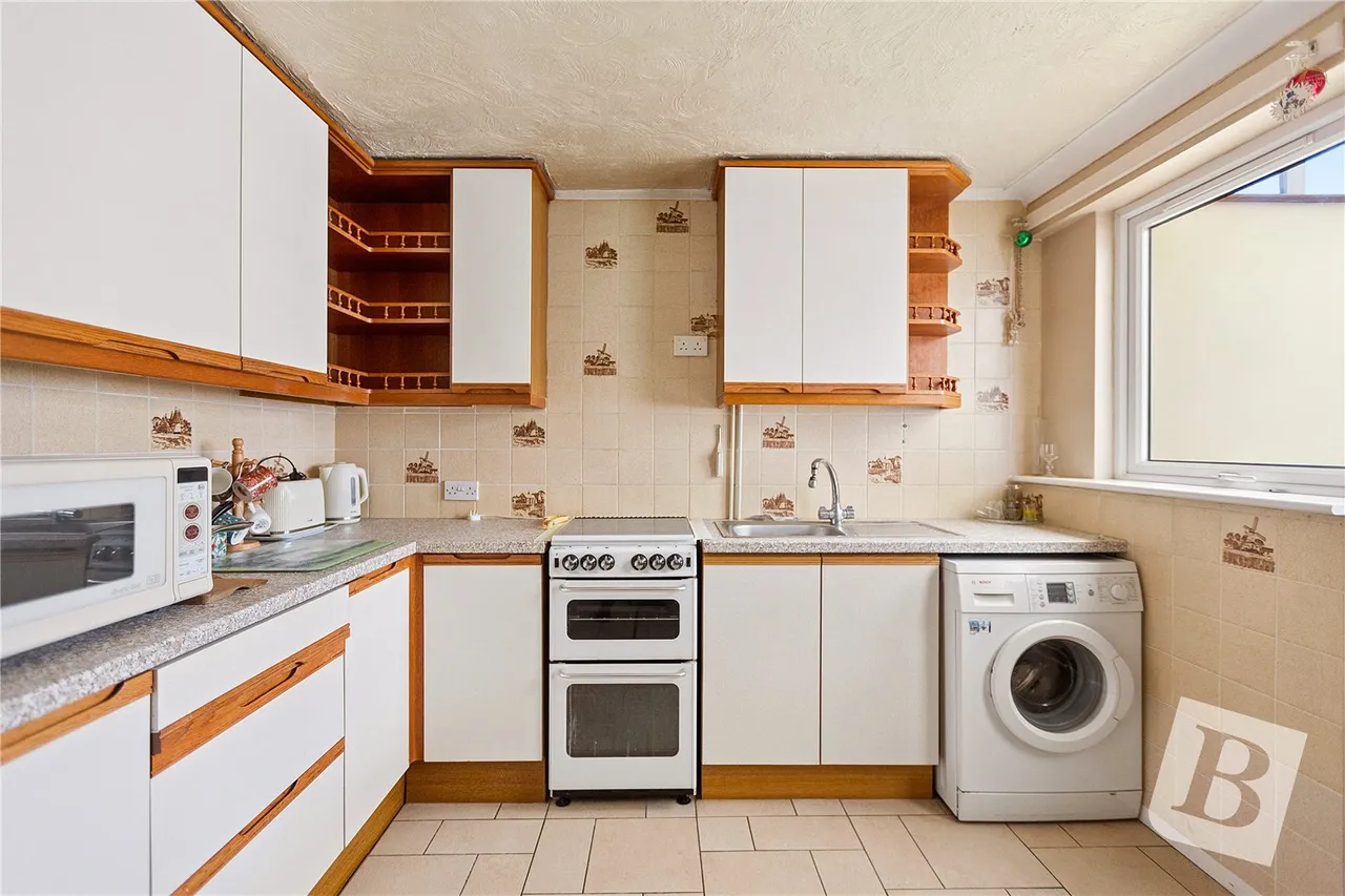 Long Lynderswood, Basildon, SS15, photo 3