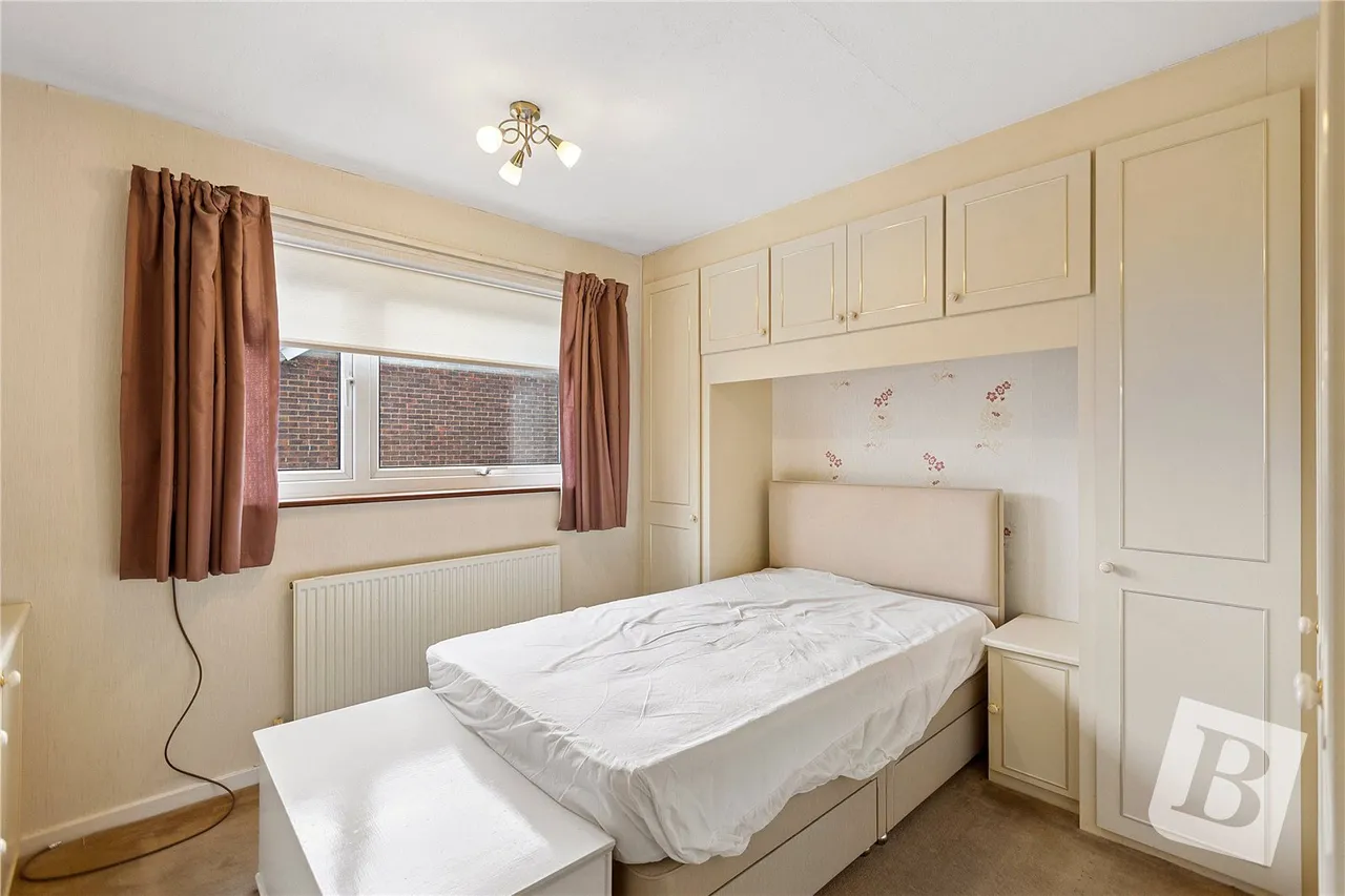 Long Lynderswood, Basildon, SS15, photo 6